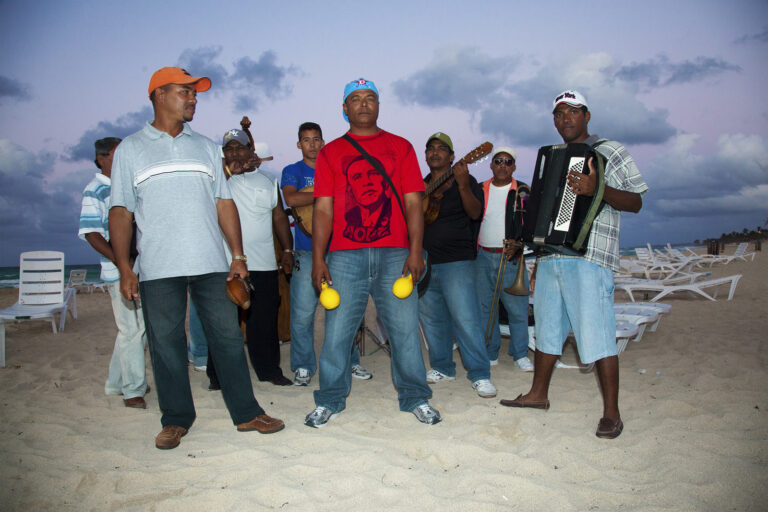 Comunidad y resistencia1